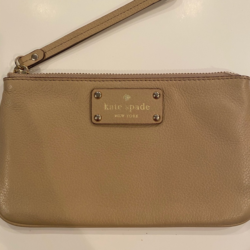 Kate Spade Tan Wristlet♠️